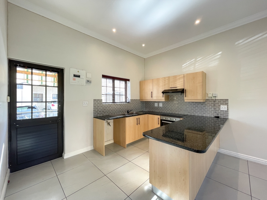 To Let 2 Bedroom Property for Rent in Wynberg Upper Western Cape